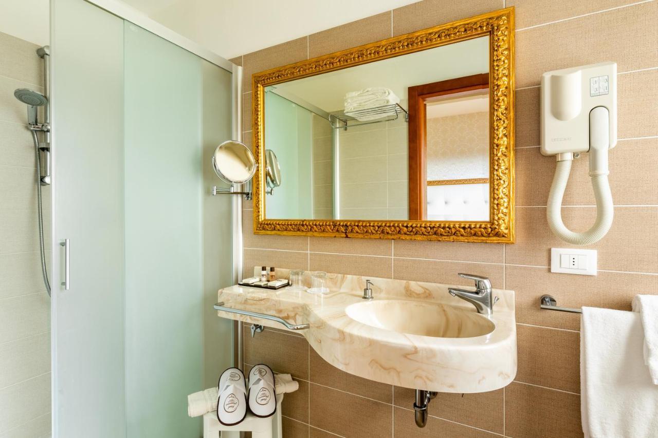 מילאנו מריטימה Hotel Mazzanti מראה חיצוני תמונה