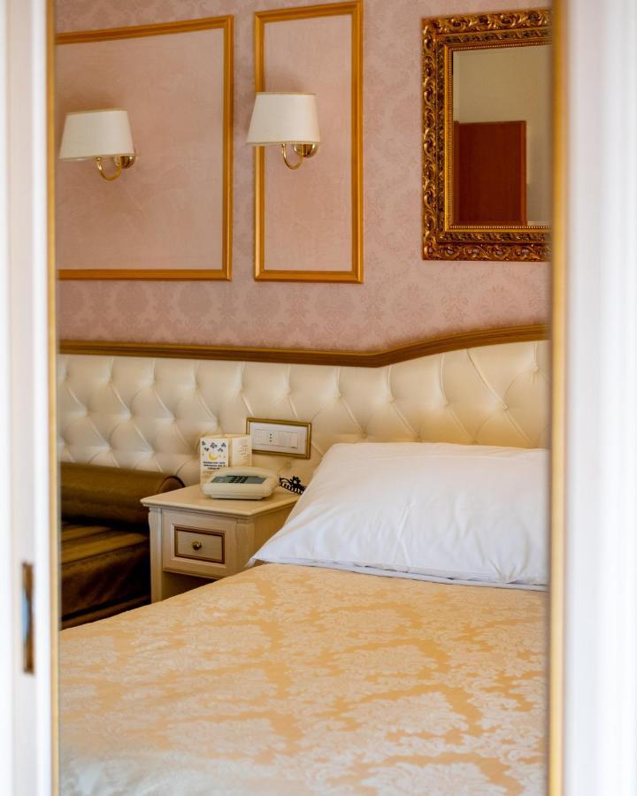 מילאנו מריטימה Hotel Mazzanti מראה חיצוני תמונה